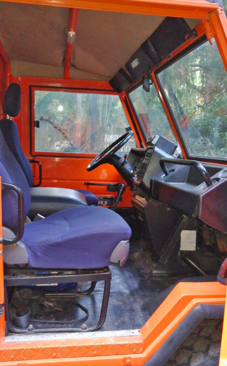 Iveco-VM-90-4x4-orange-inte